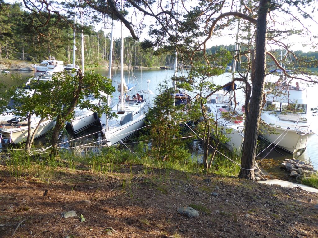 Båtsemestern fortsatte till ytterligare två favorithamnar, Krokholmsviken och Paradisviken.