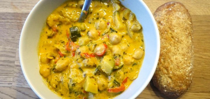 En smakrik, fräsch och magiskt god vegetarisk gryta!