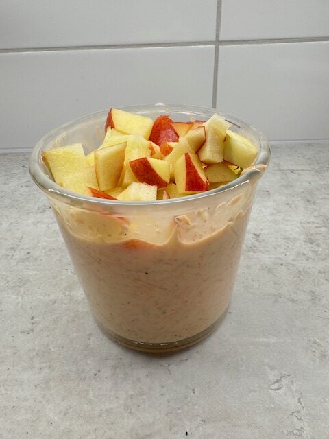 Overnight oats med smak av morotskaka