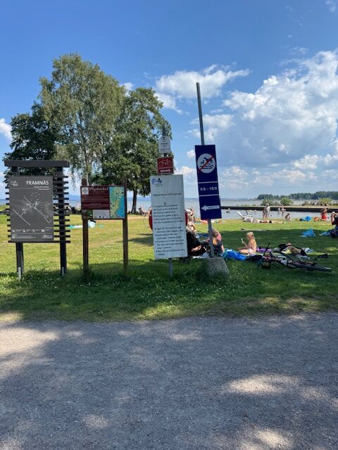 Campingen ligger precis vid Vänerns strand.