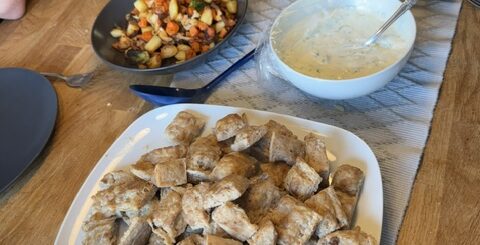 Kycklingköttbullar med rostade rotsaker och tzatziki
