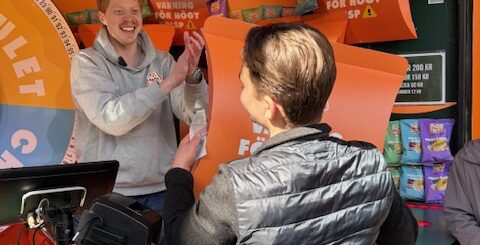 Gus vann den allra första vinsten i den allra första dragningen på hjulet!!