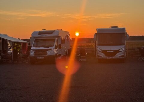 Vacker solnedgång över fälten.